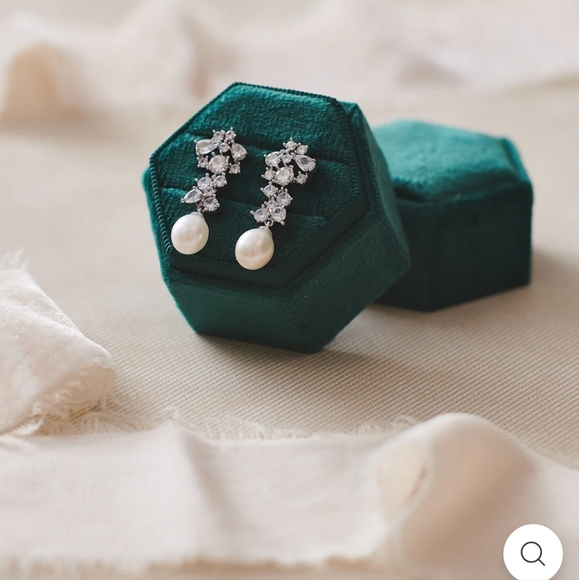 Dareth Colburn earrings freshwater pearl - Picture 4 of 5